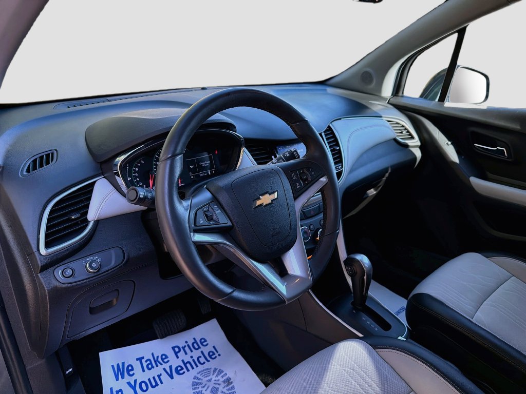 Used 2022 Chevrolet Trax LT w/ LT Convenience Package AWD/4WD image 8