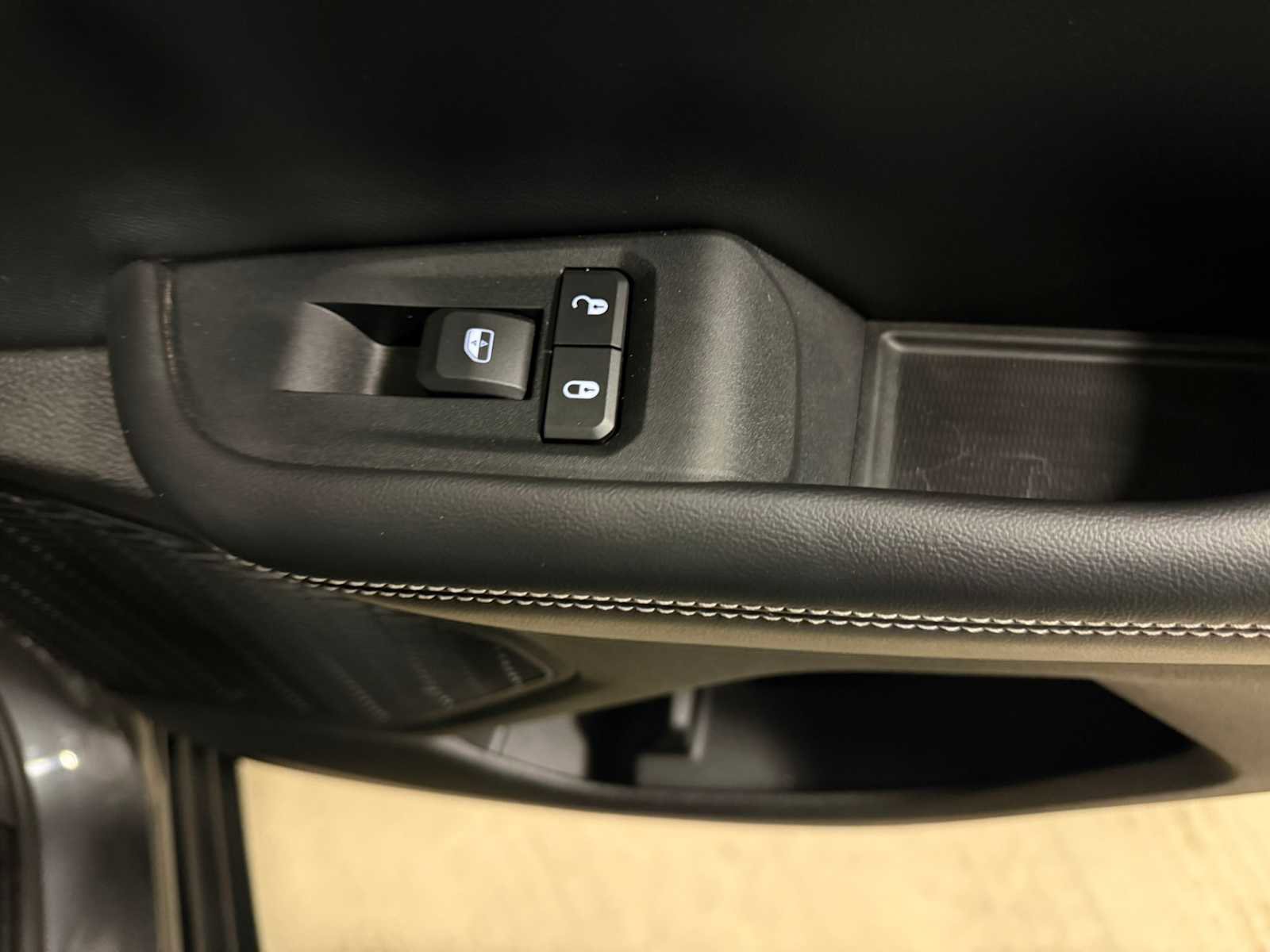 Used 2023 Jeep Grand Cherokee Limited AWD/4WD image 28