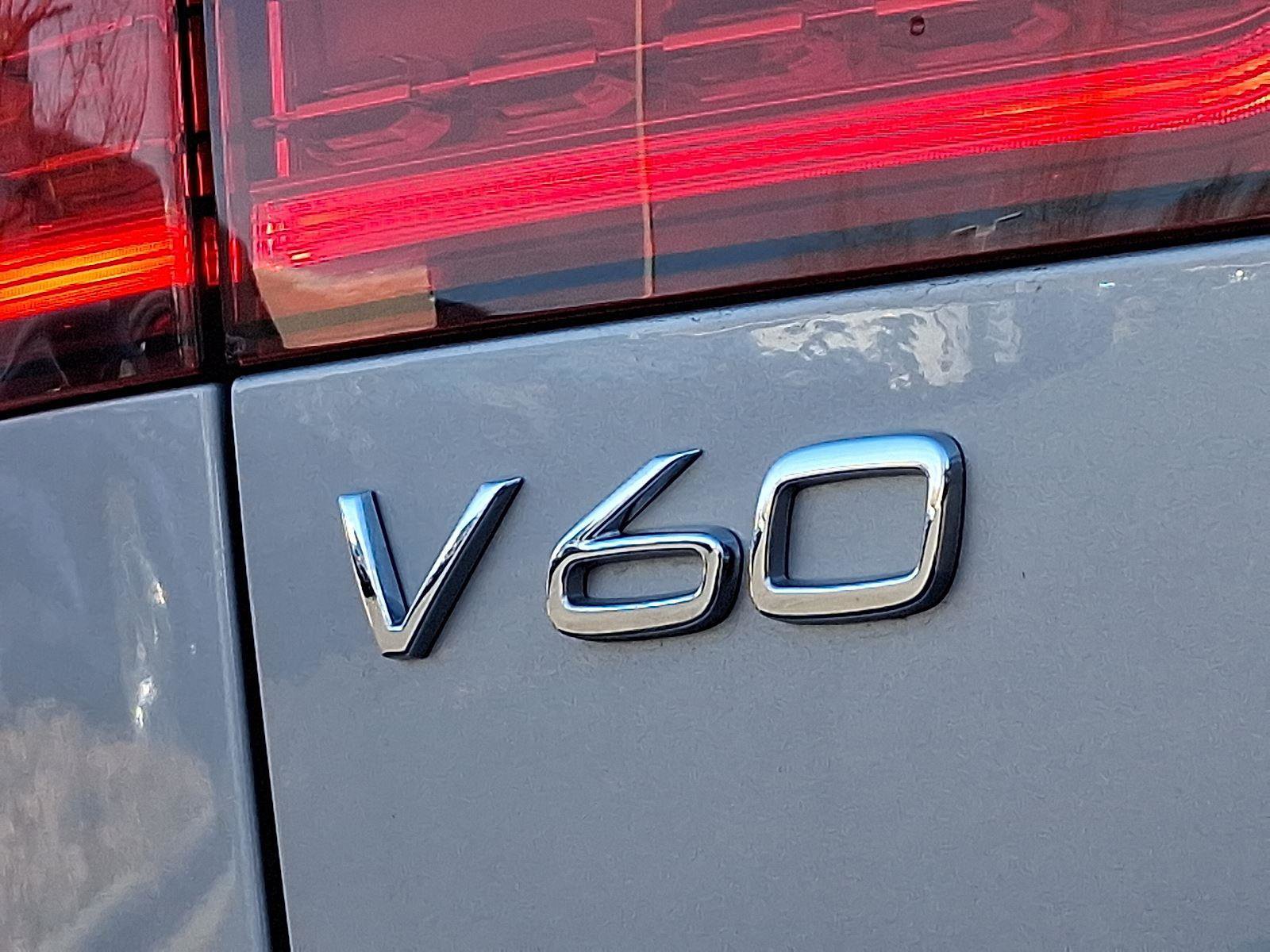 Used 2025 Volvo V60 B5 Cross Country Plus image 32