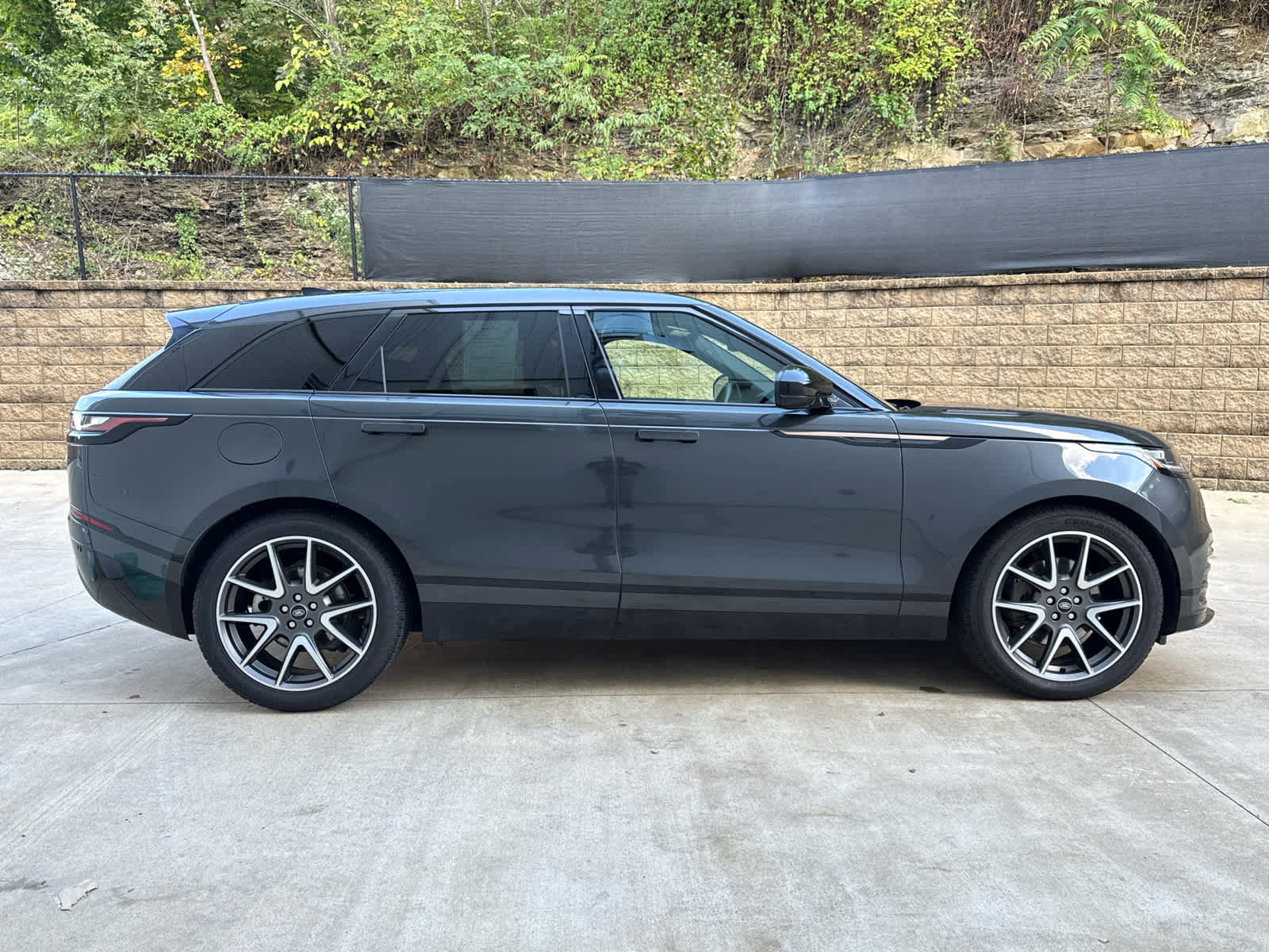 Certified 2023 Land Rover Range Rover Velar R-Dynamic S image 7