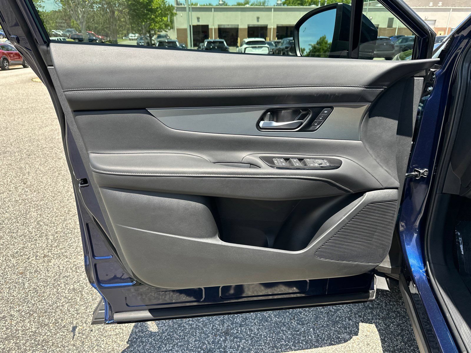 Certified 2025 Nissan Murano SL AWD/4WD image 8