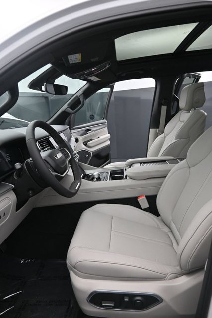 New 2026 Jeep Grand Wagoneer L Limited AWD/4WD image 10
