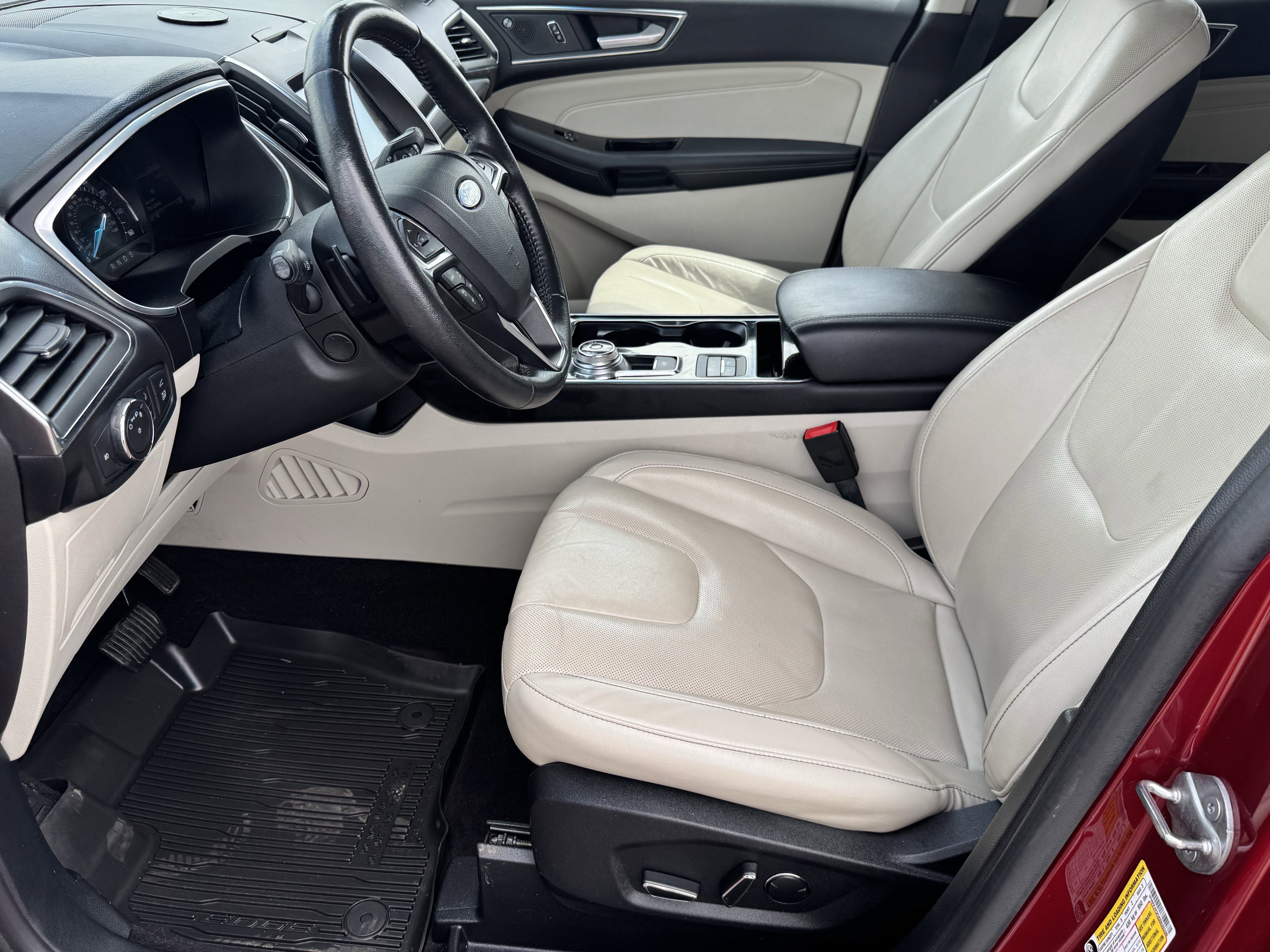 Used 2019 Ford Edge Titanium w/ Equipment Group 301A image 10