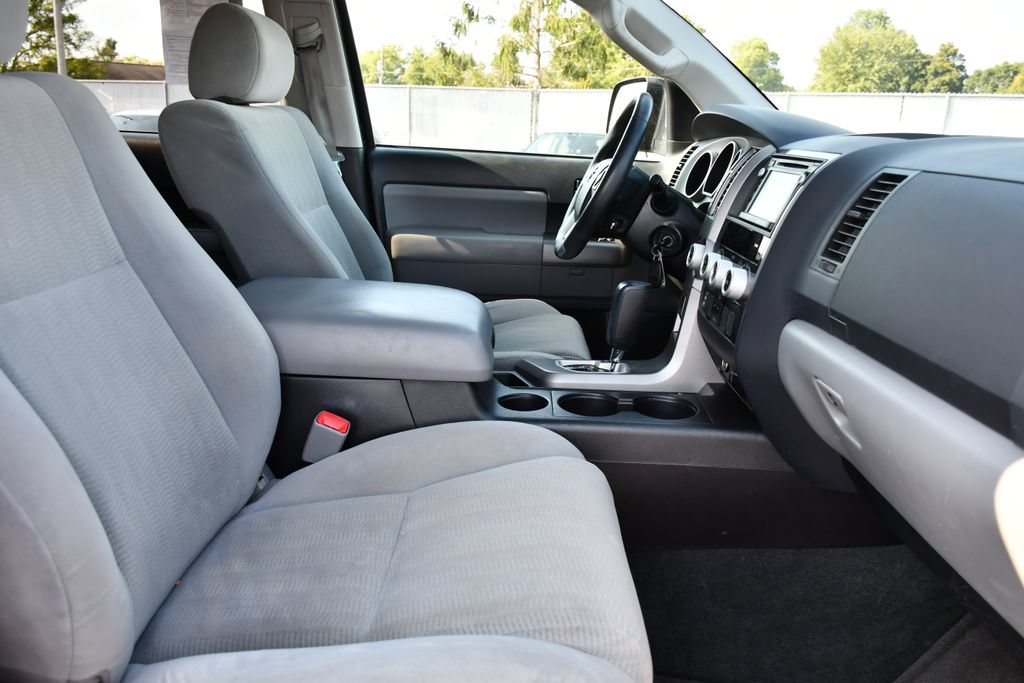 Used 2016 Toyota Sequoia SR5 AWD/4WD image 32
