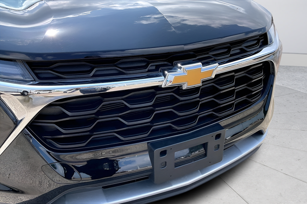 Used 2025 Chevrolet Trax LT FWD image 33