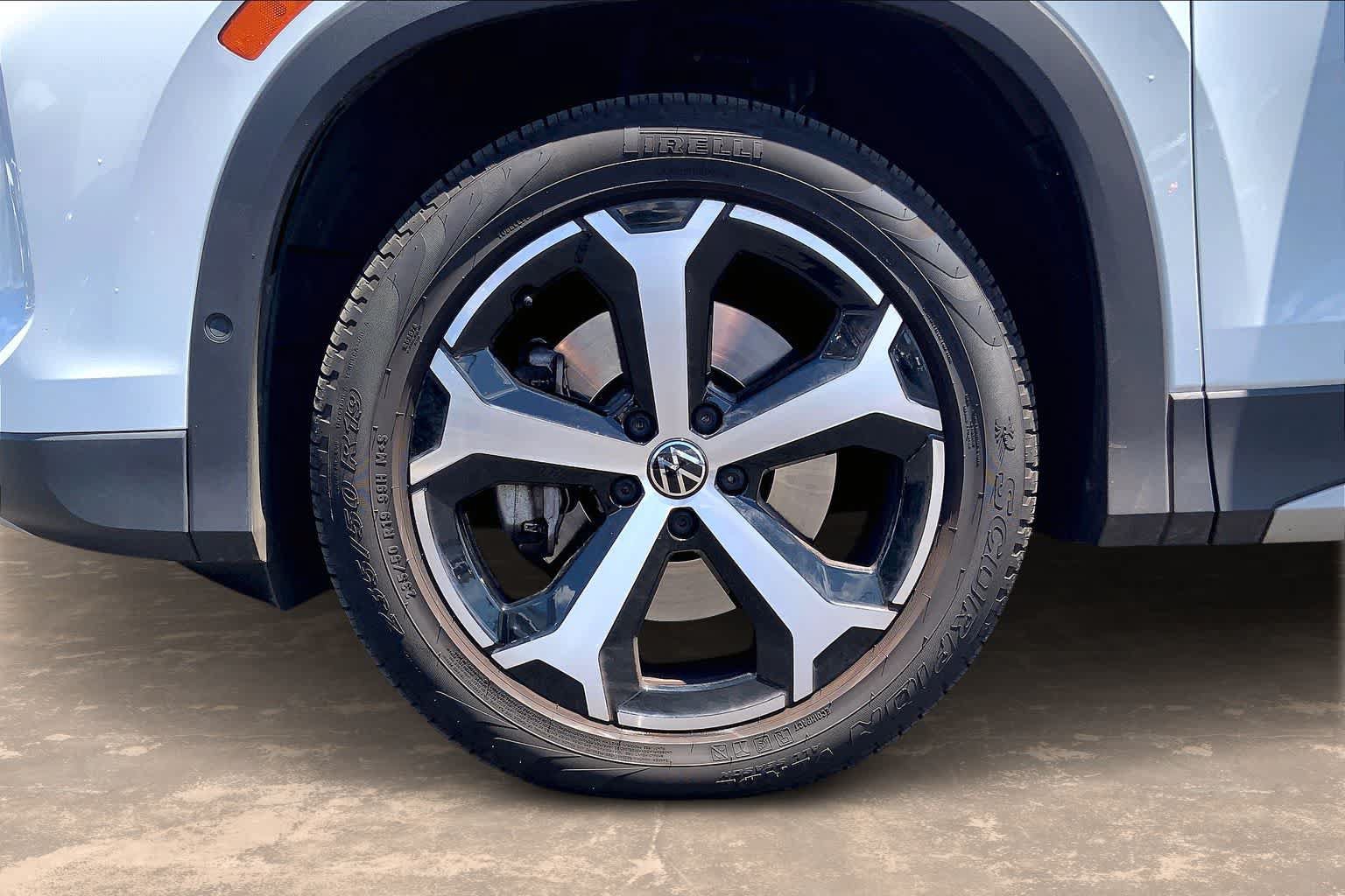Certified 2025 Volkswagen Tiguan SE AWD/4WD image 8