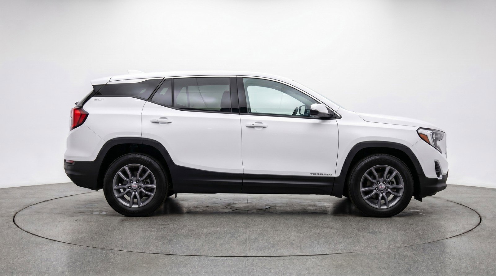 Used 2024 GMC Terrain SLT AWD/4WD image 11