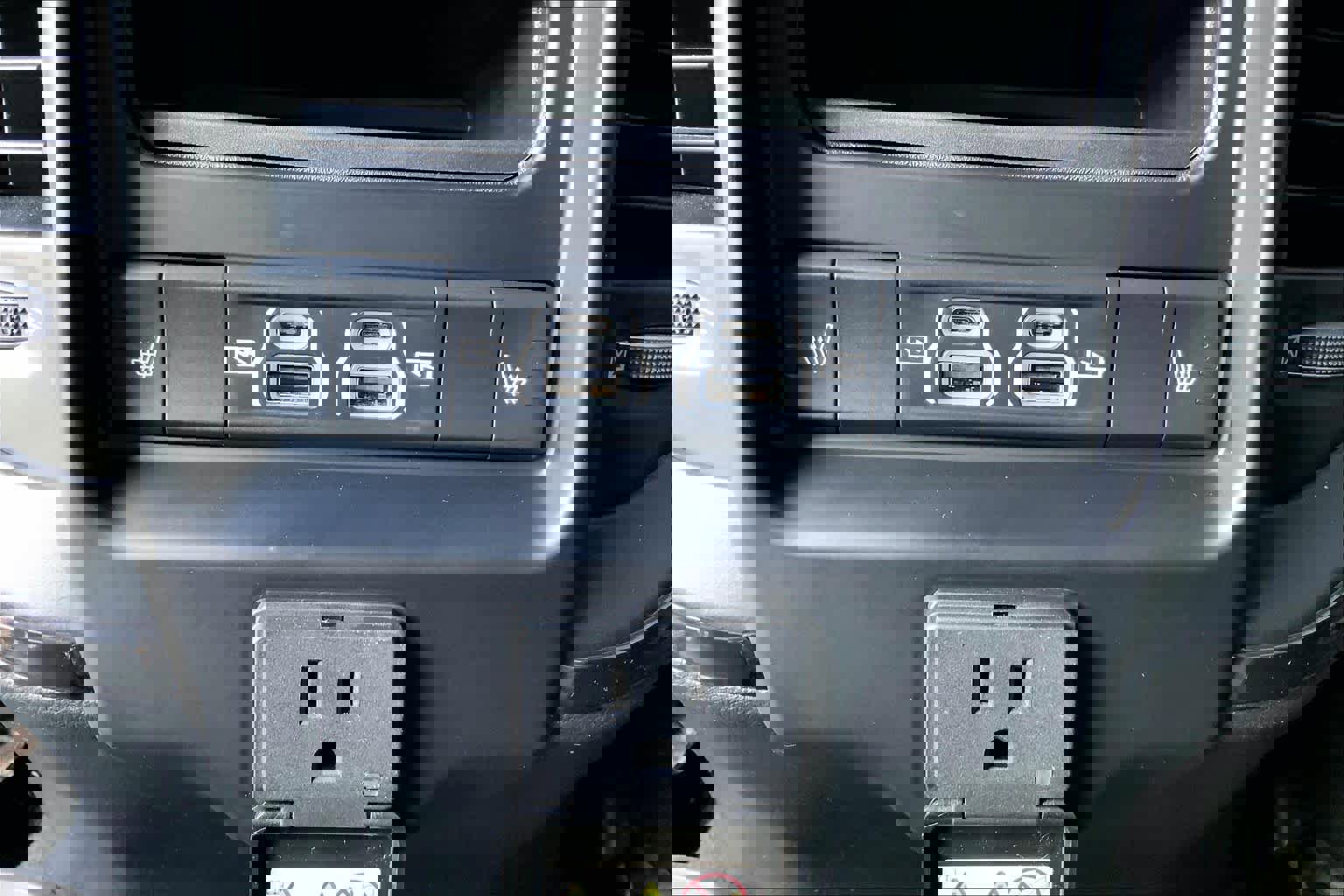 Used 2022 RAM 3500 Limited image 32