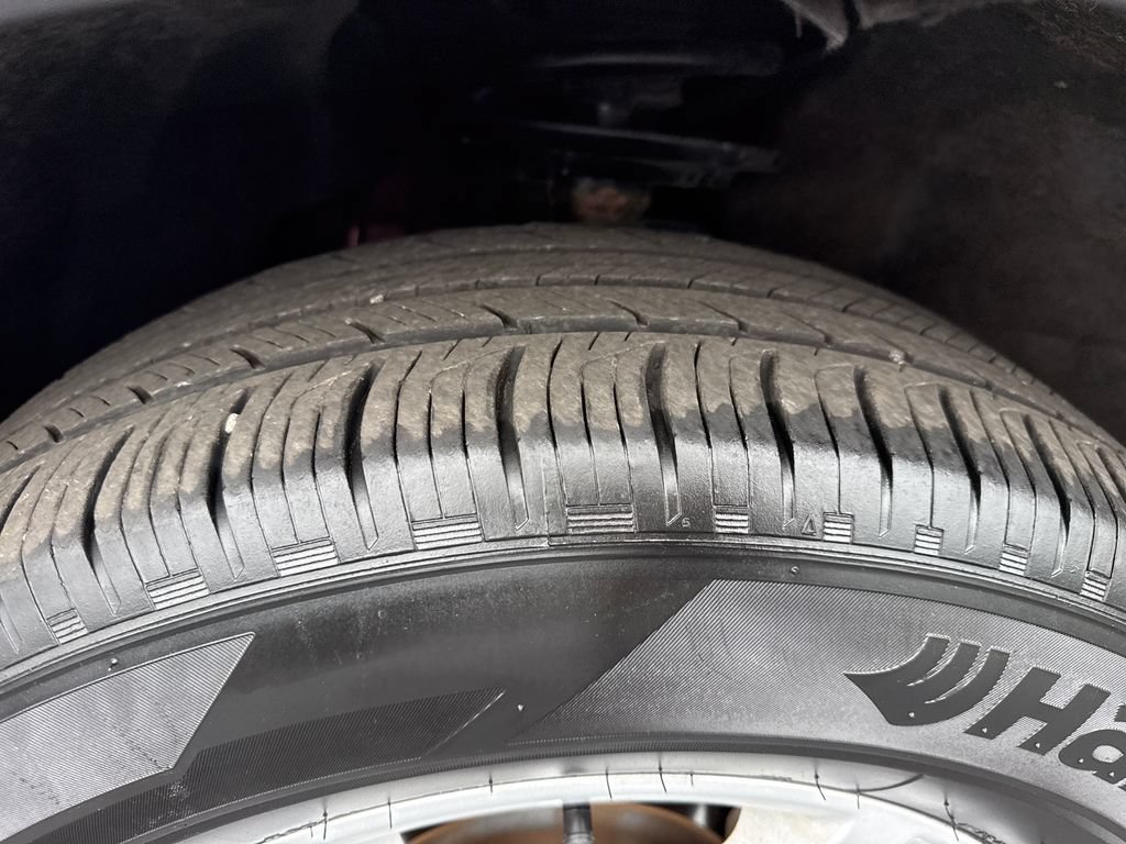 Used 2024 Ford Explorer XLT w/ Equipment Group 202A AWD/4WD image 26