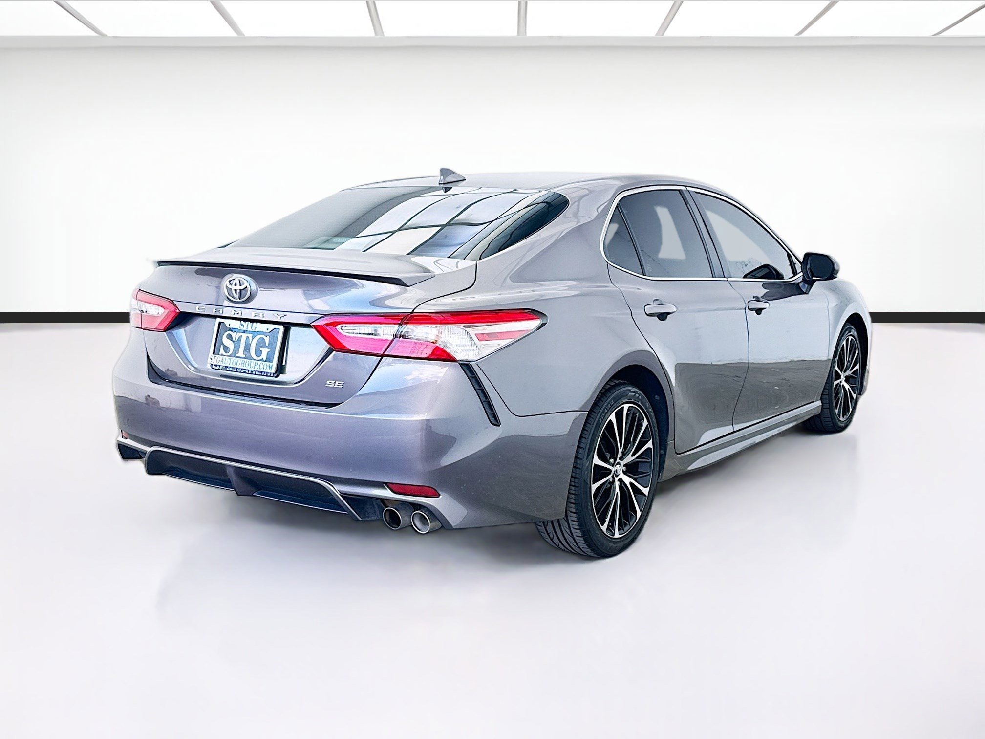 Used 2020 Toyota Camry SE image 4