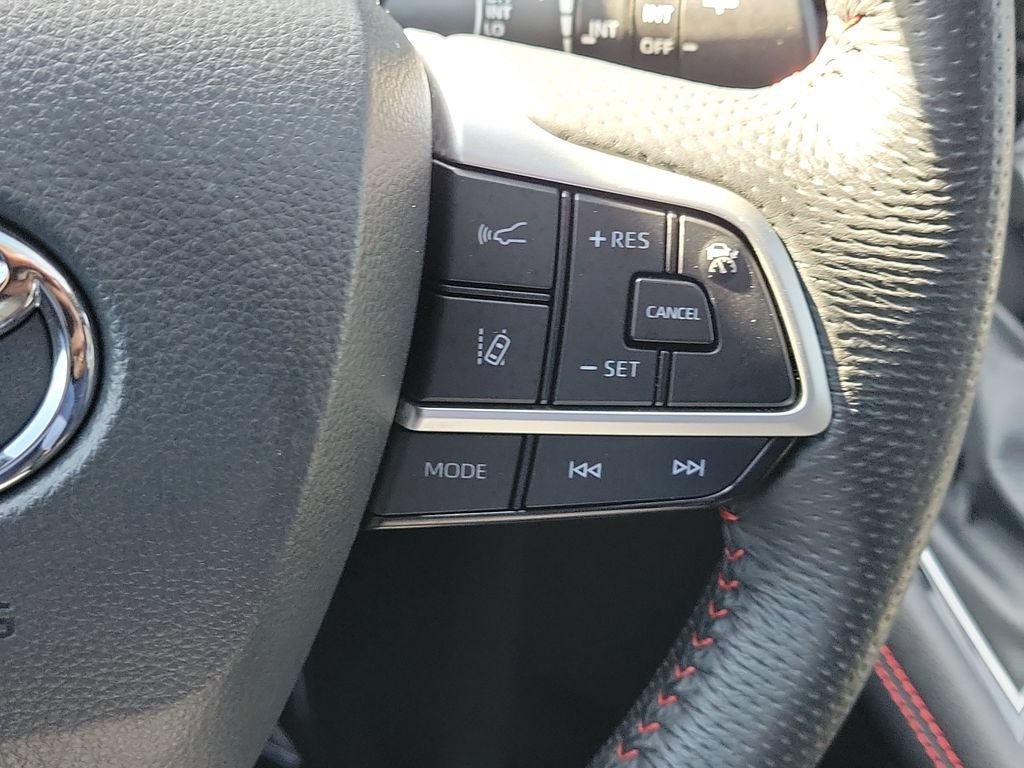 Used 2025 Toyota Sienna XSE FWD image 10