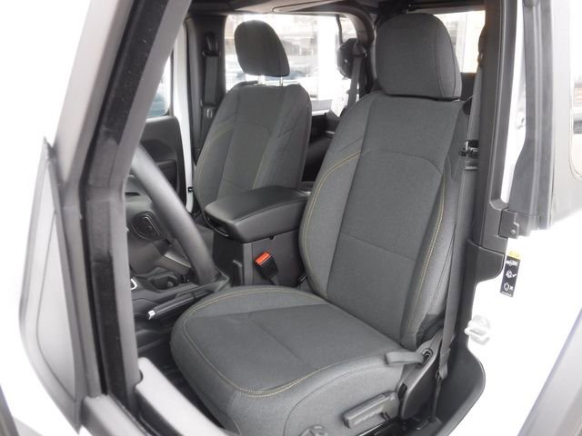 Used 2025 Jeep Wrangler Sport image 15