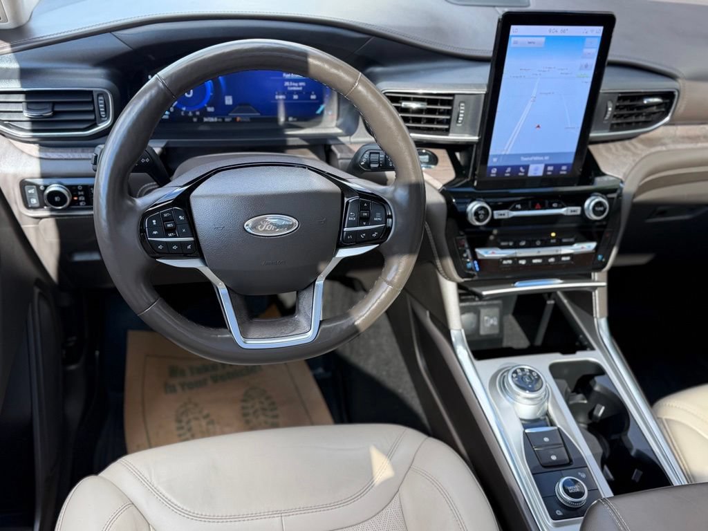 Used 2023 Ford Explorer Platinum w/ Technology Package AWD/4WD image 16