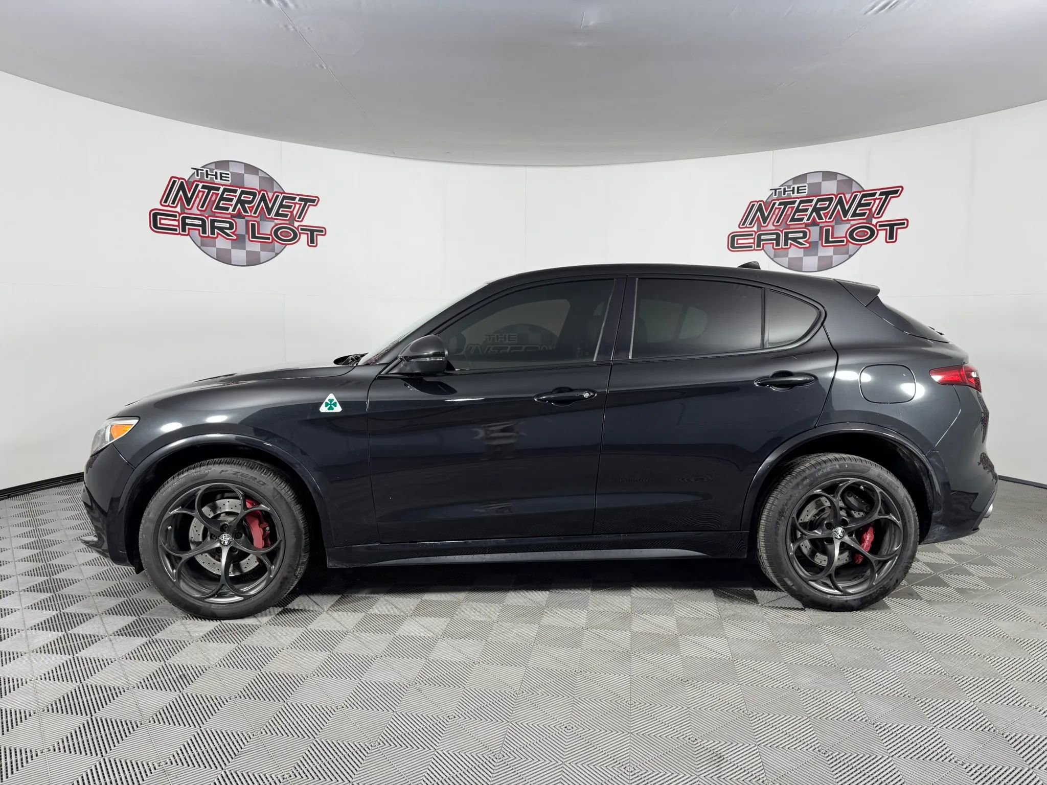 Used 2018 Alfa Romeo Stelvio Quadrifoglio w/ Driver Assist Dynamic Package AWD/4WD image 4