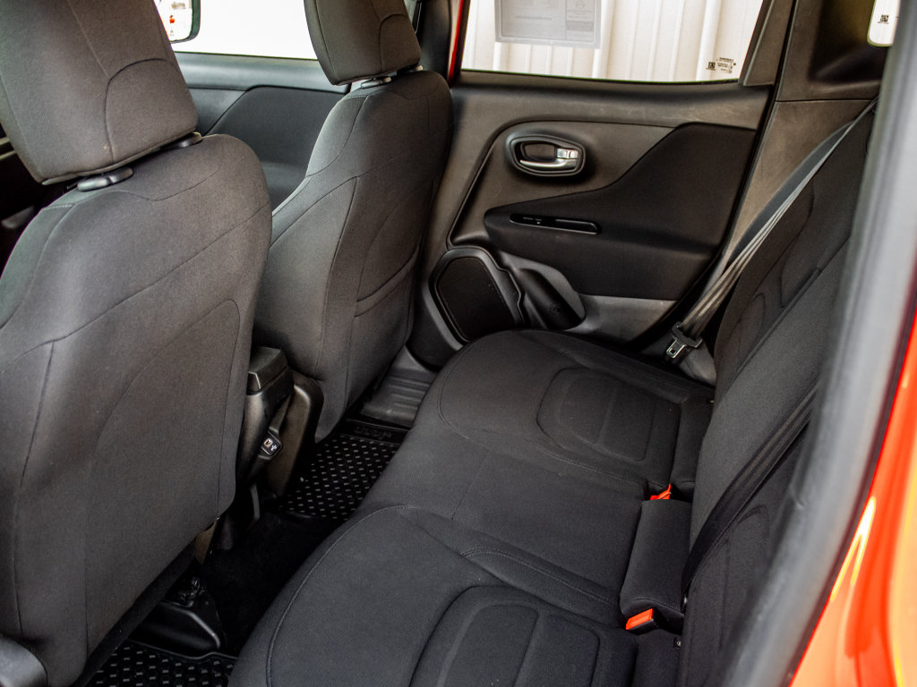Used 2020 Jeep Renegade Latitude w/ Cold Weather Group AWD/4WD image 24