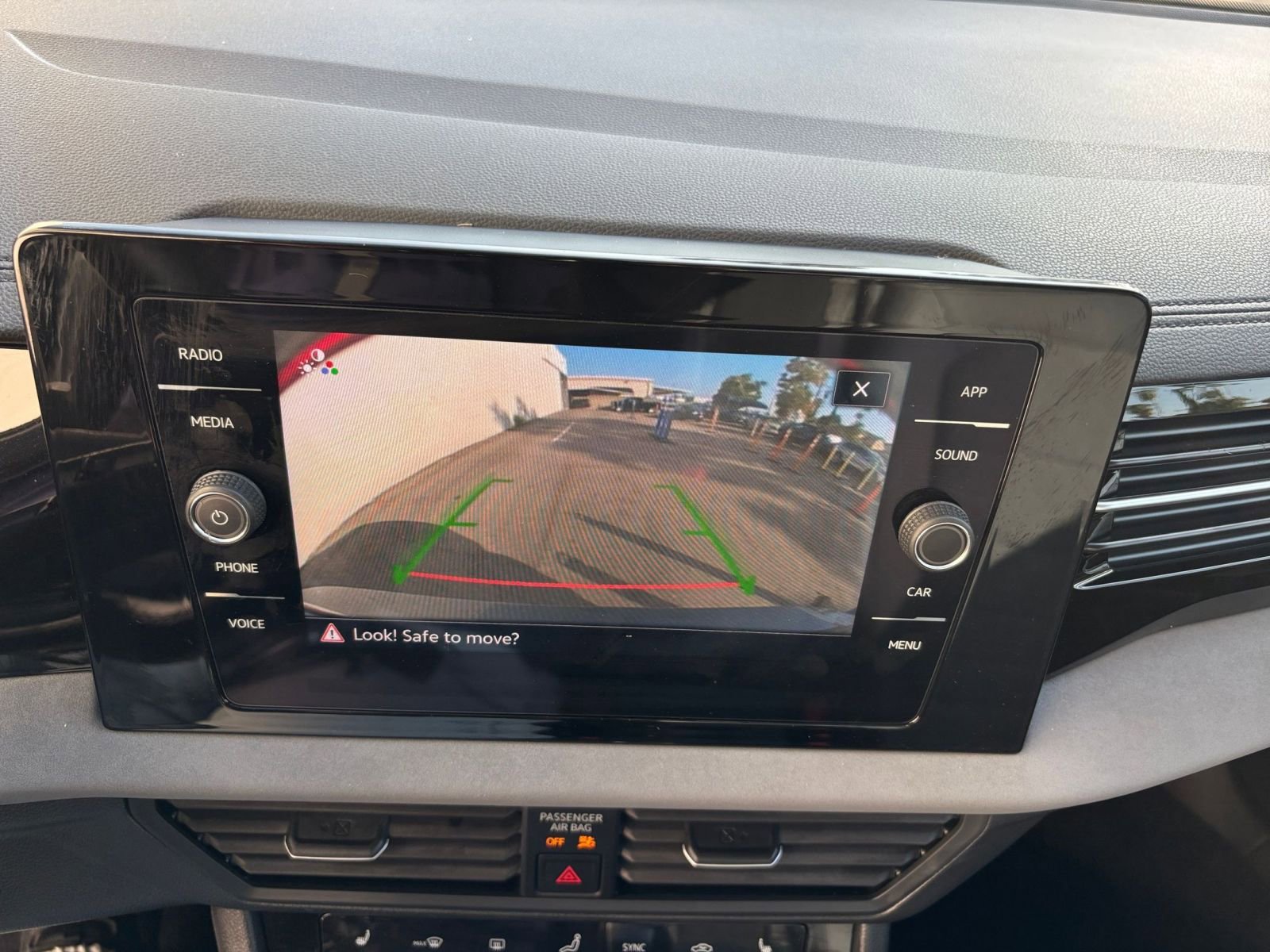 Used 2025 Volkswagen Jetta SE image 29