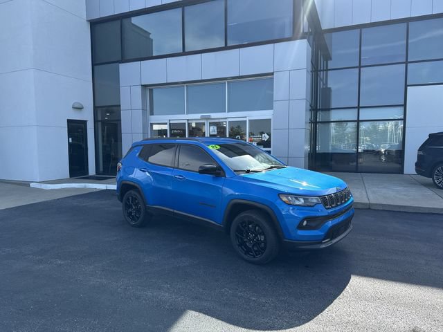 Used 2025 Jeep Compass Latitude w/ Convenience Group AWD/4WD image 6