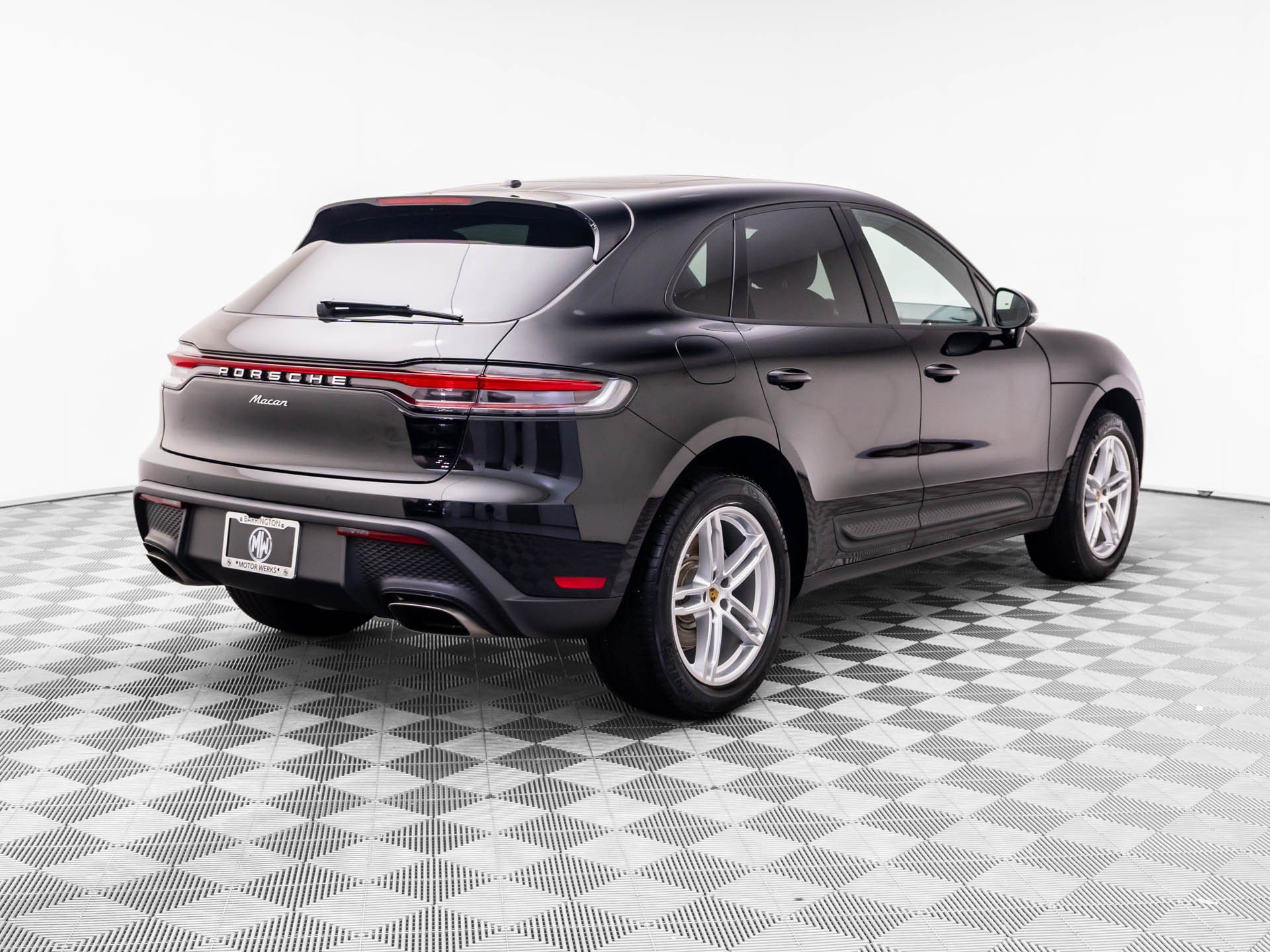 Certified 2026 Porsche Macan AWD/4WD image 8