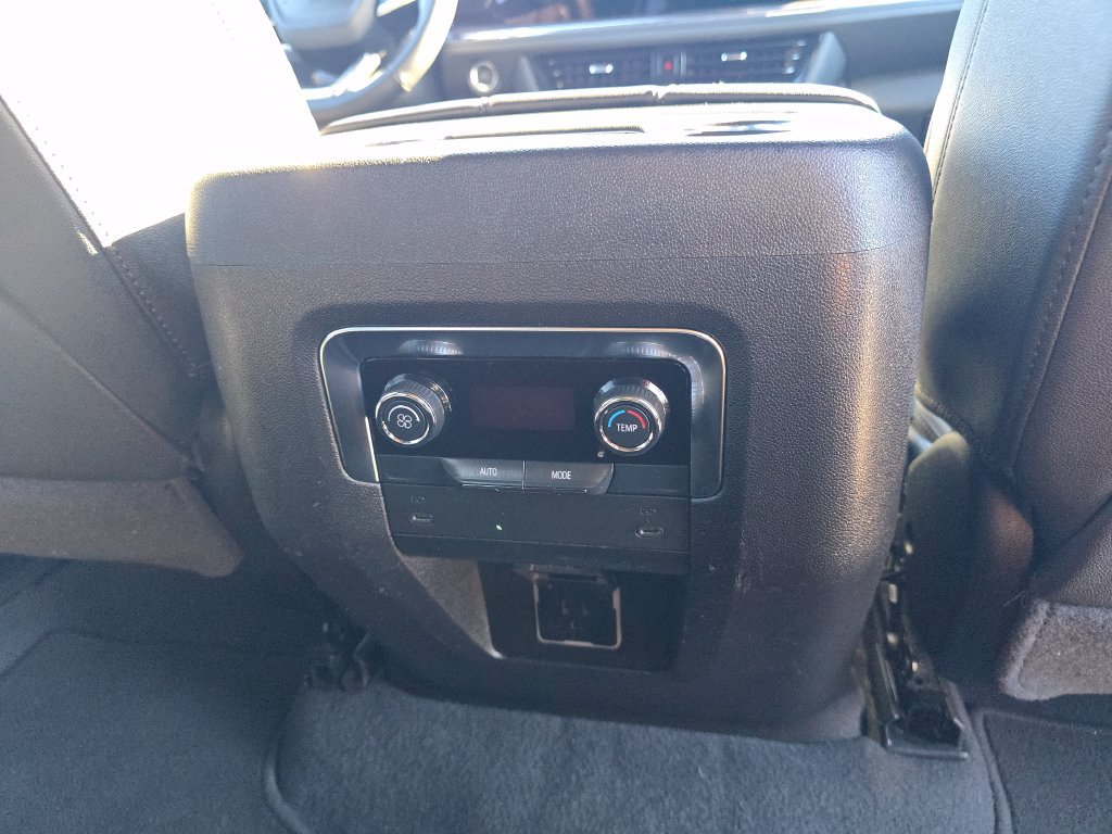 Used 2025 Chevrolet Suburban LT AWD/4WD image 28
