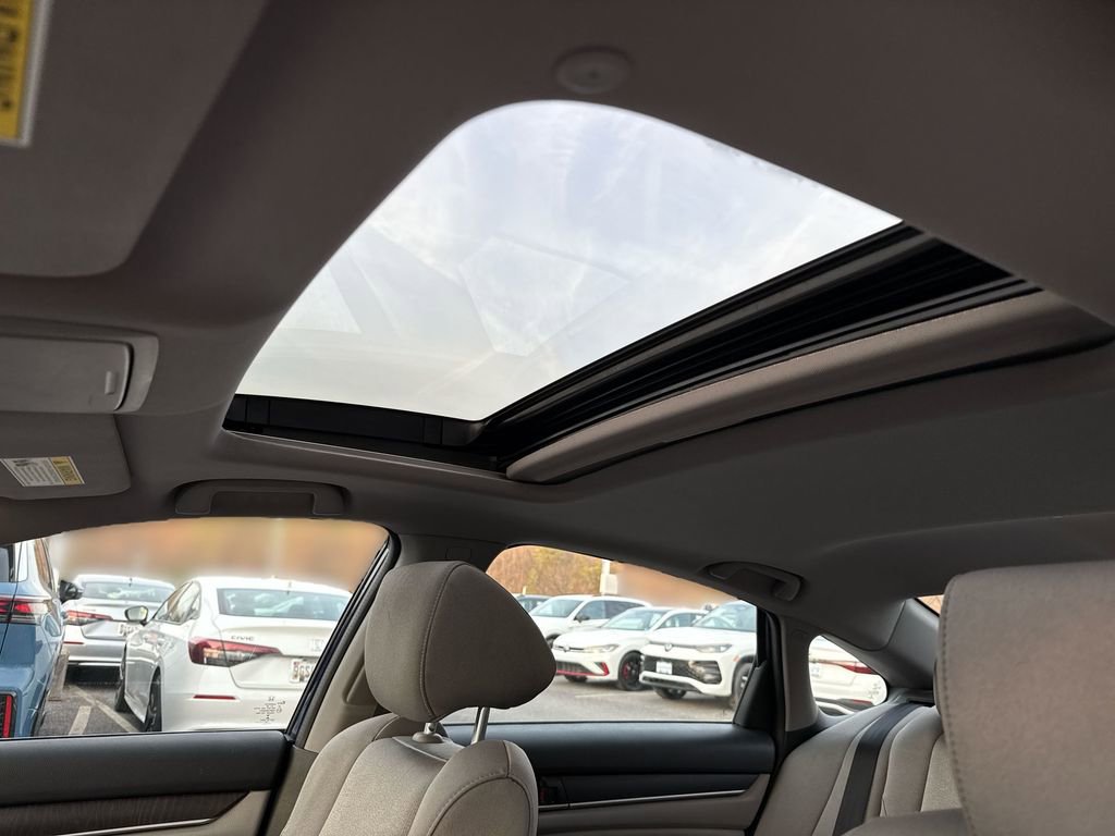 Used 2019 Honda Accord EX image 16