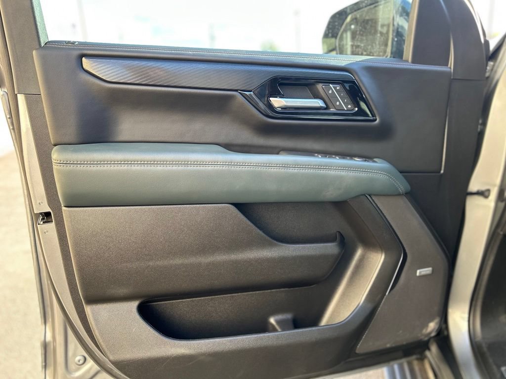Used 2026 GMC Yukon XL AT4 AWD/4WD image 15
