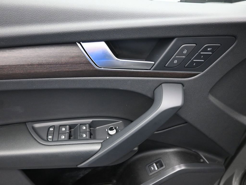 Used 2023 Audi Q5 2.0T Premium w/ Convenience Package image 13