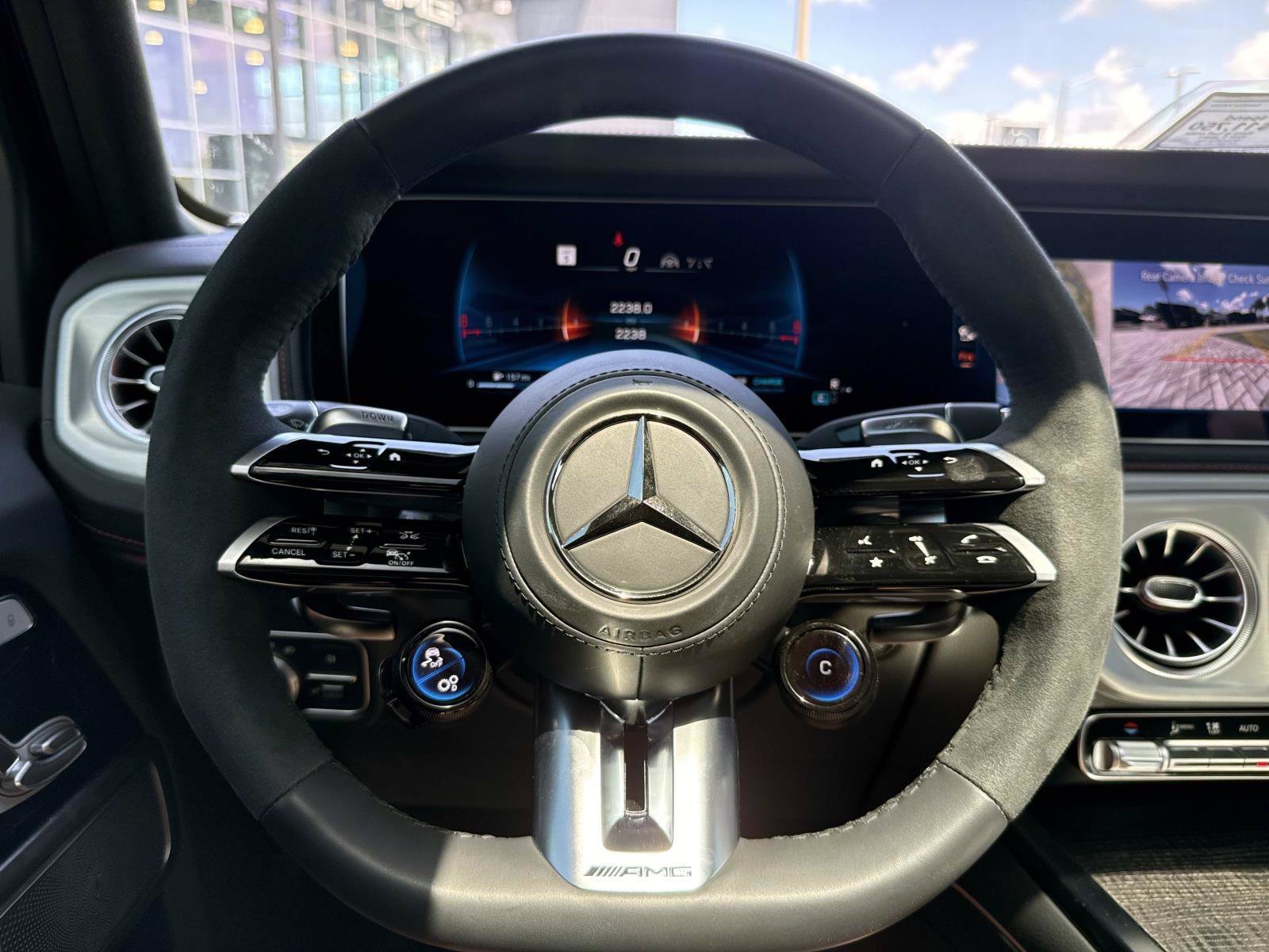 Certified 2025 Mercedes-Benz G 63 AMG 4MATIC w/ AMG Performance Package image 29