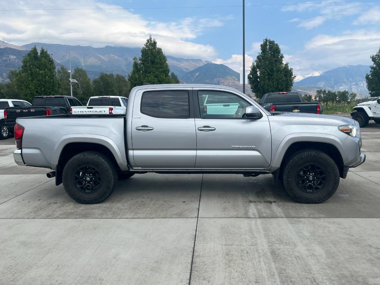 Used 2019 Toyota Tacoma SR5 image 2