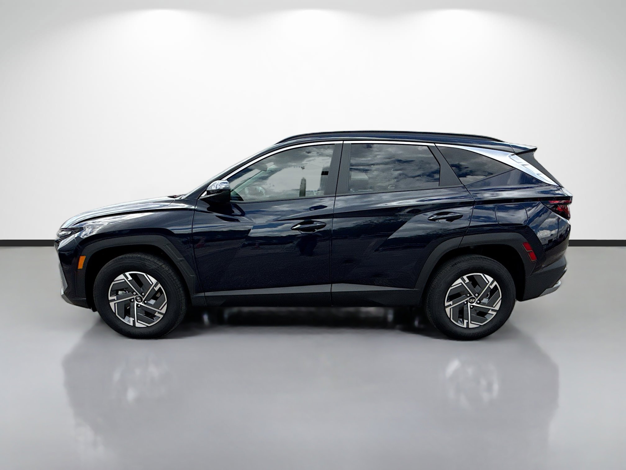 Used 2025 Hyundai Tucson Blue AWD/4WD image 6