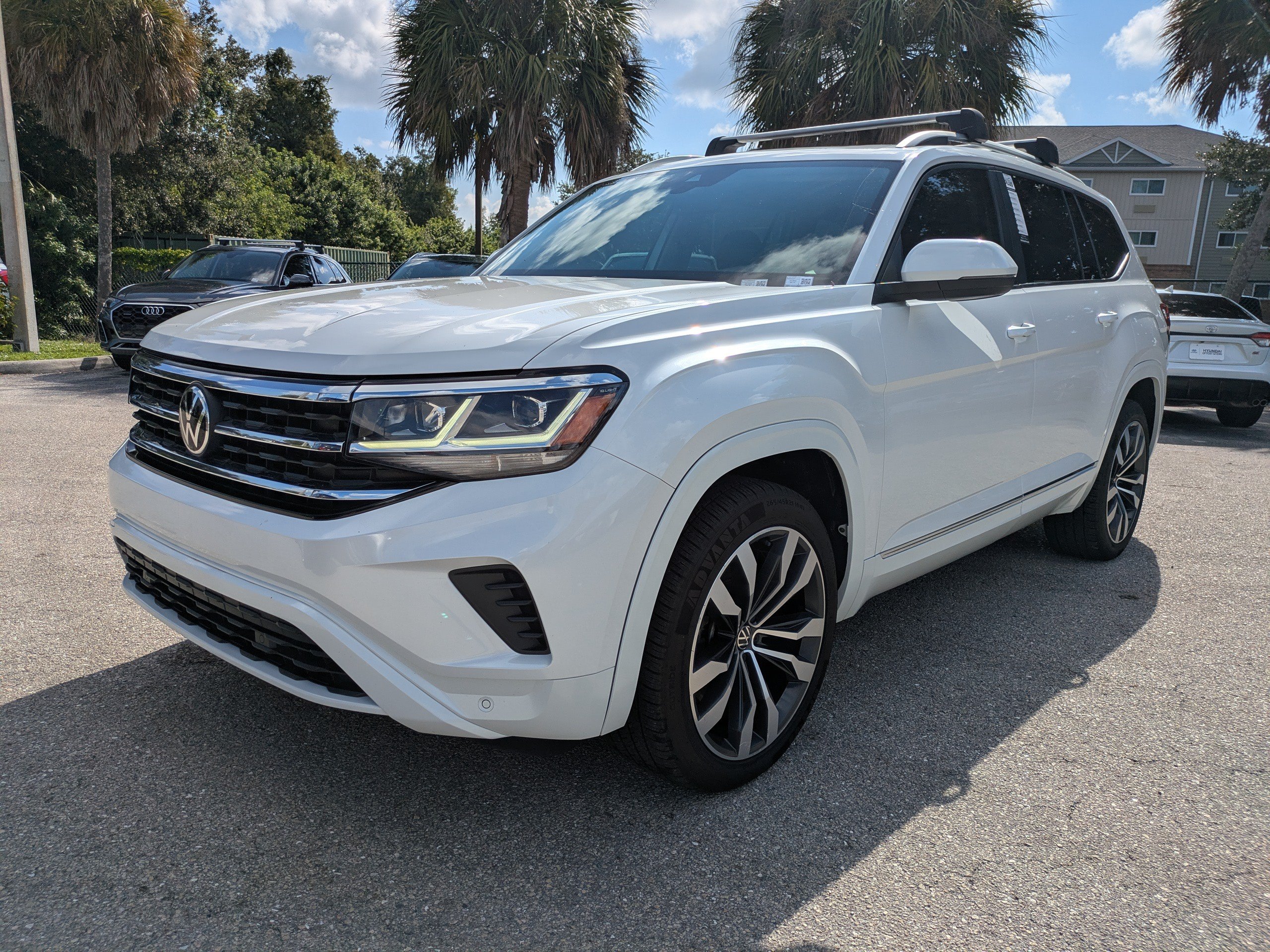 Used 2023 Volkswagen Atlas SEL AWD/4WD image 8
