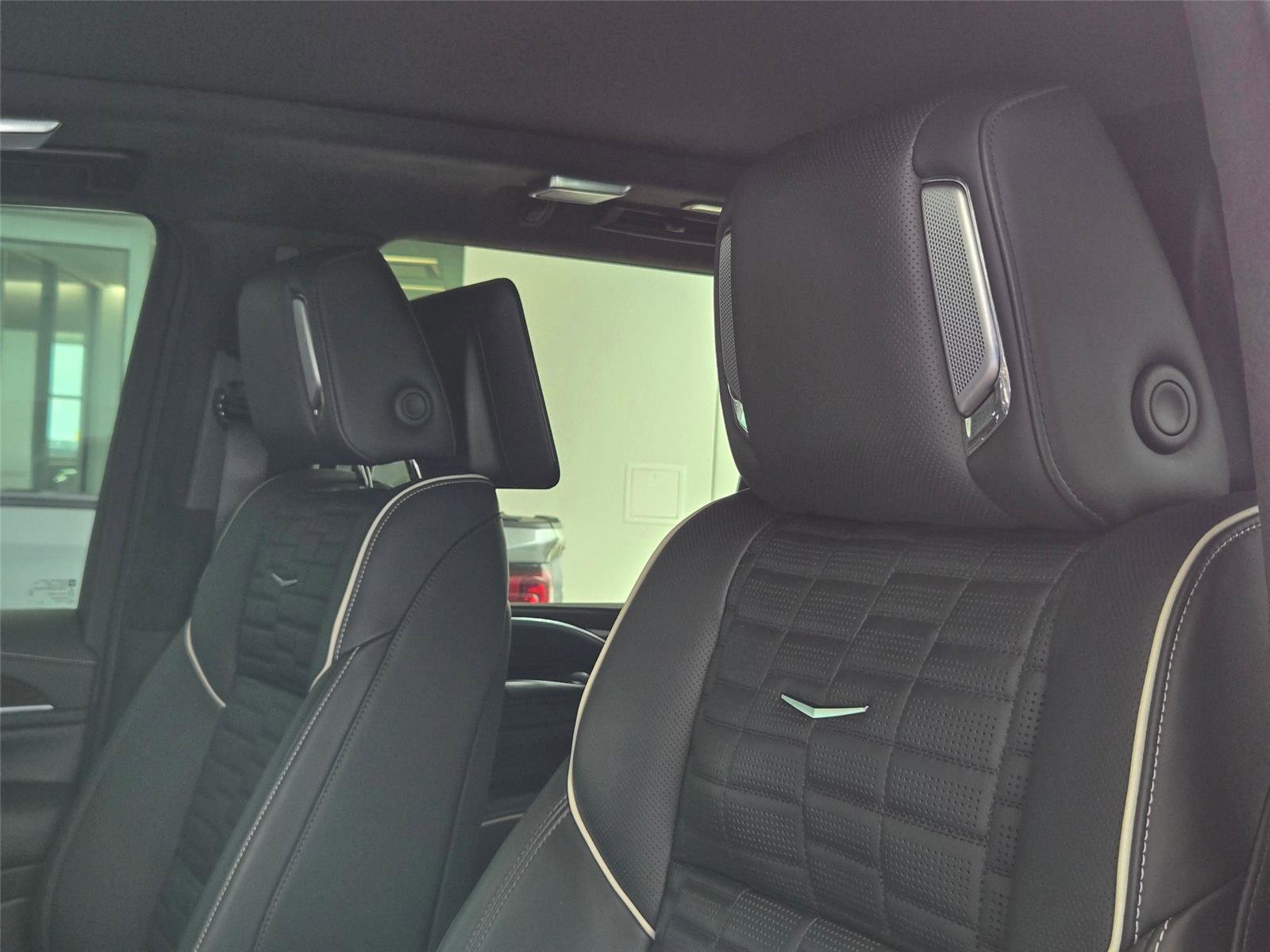 Certified 2024 Cadillac Escalade Sport Platinum w/ LPO, ONYX Package AWD/4WD image 12