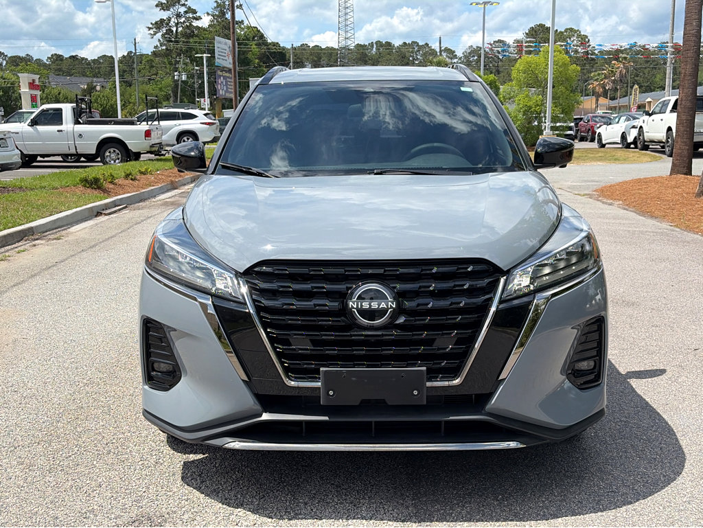 Certified 2024 Nissan Kicks SR FWD image 3