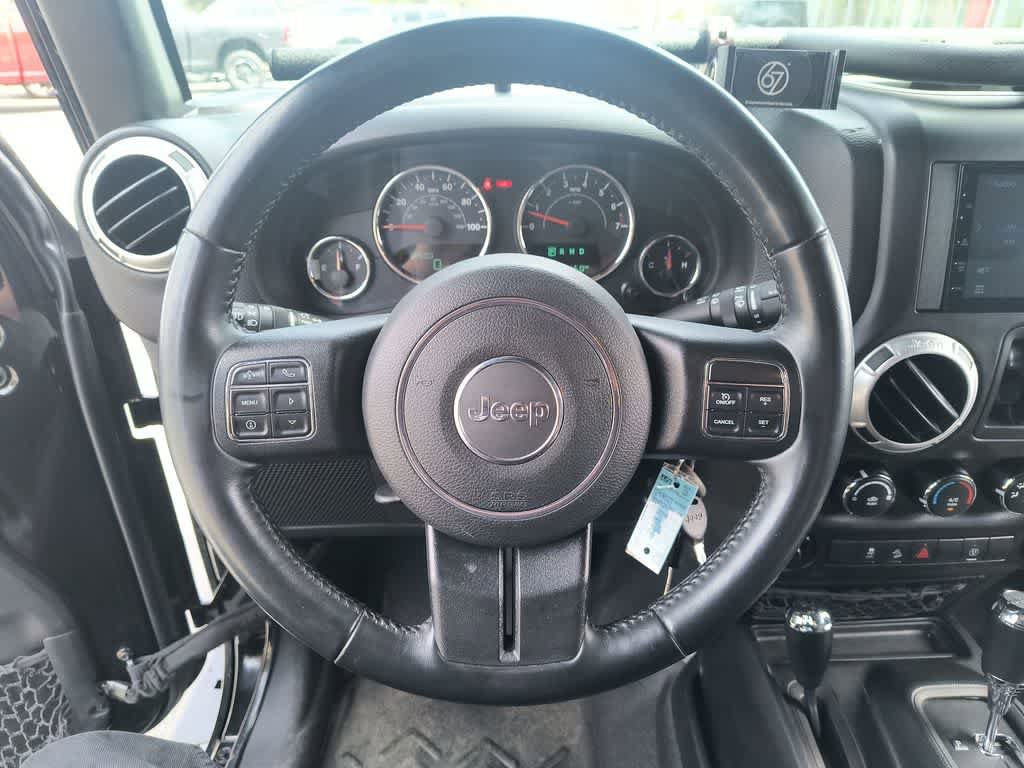 Used 2017 Jeep Wrangler Unlimited Rubicon w/ Connectivity Group AWD/4WD image 14
