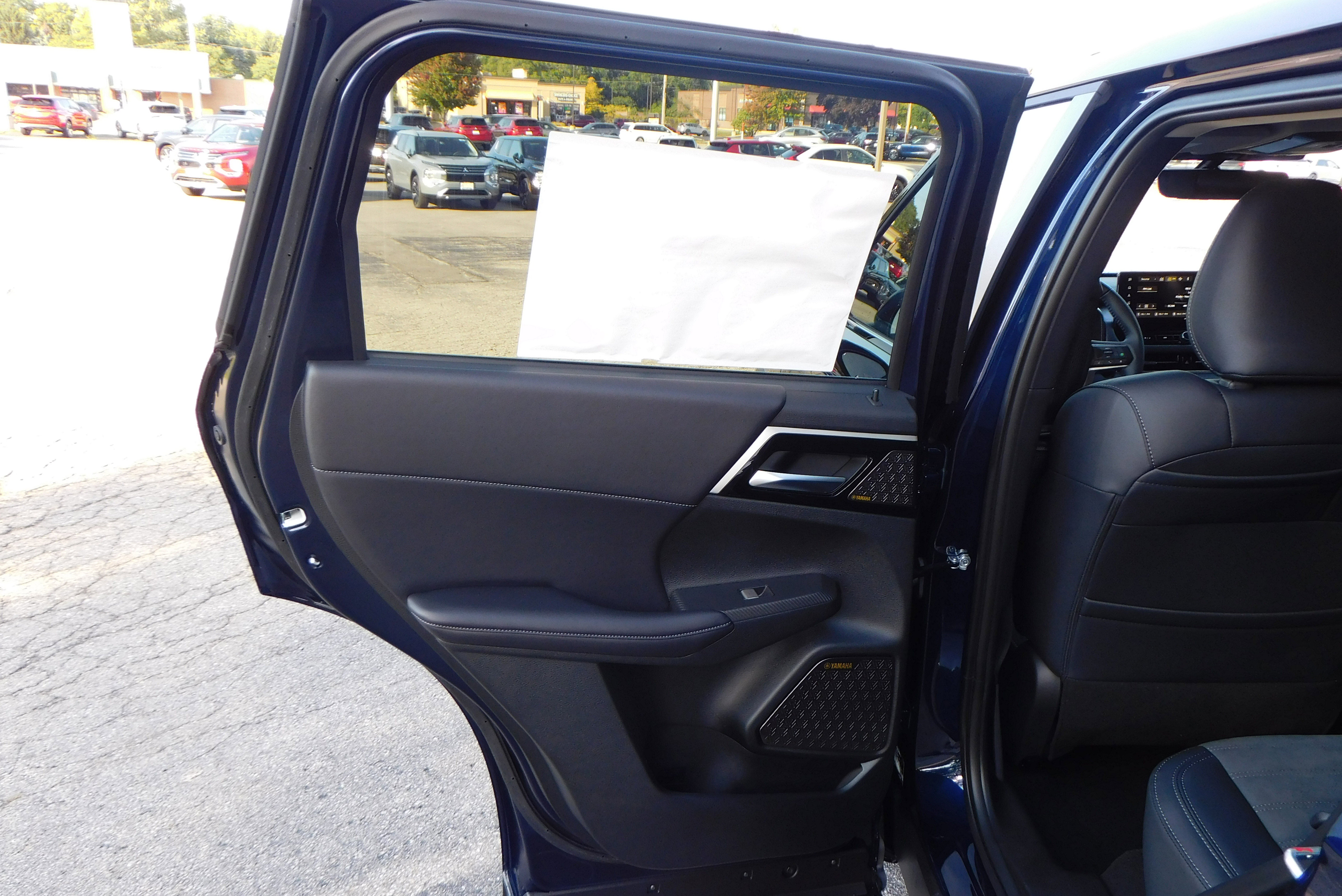 Used 2025 Mitsubishi Outlander SE image 31