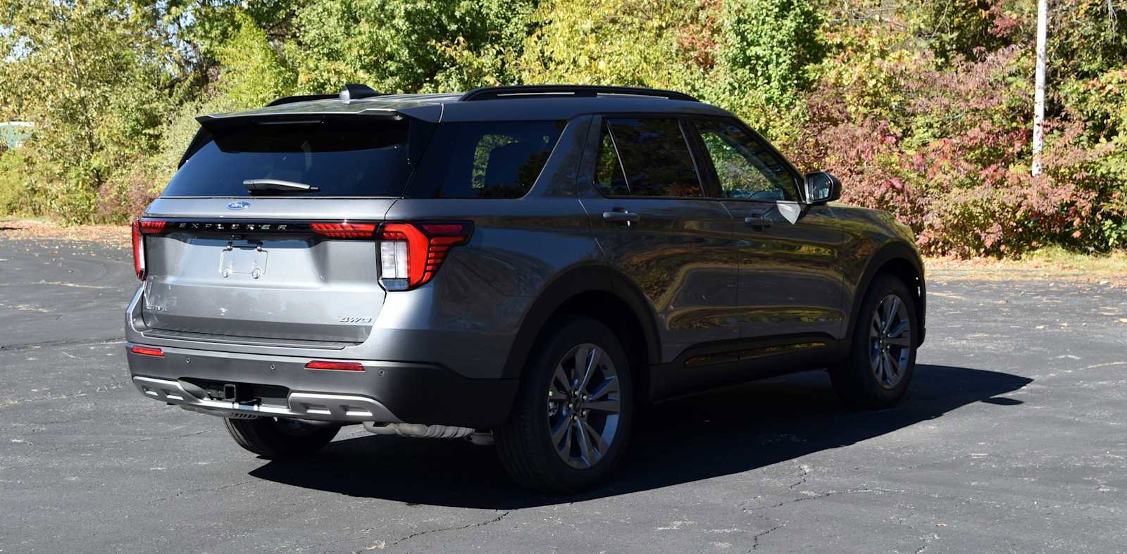 New 2026 Ford Explorer Active w/ Active Comfort Package image 3