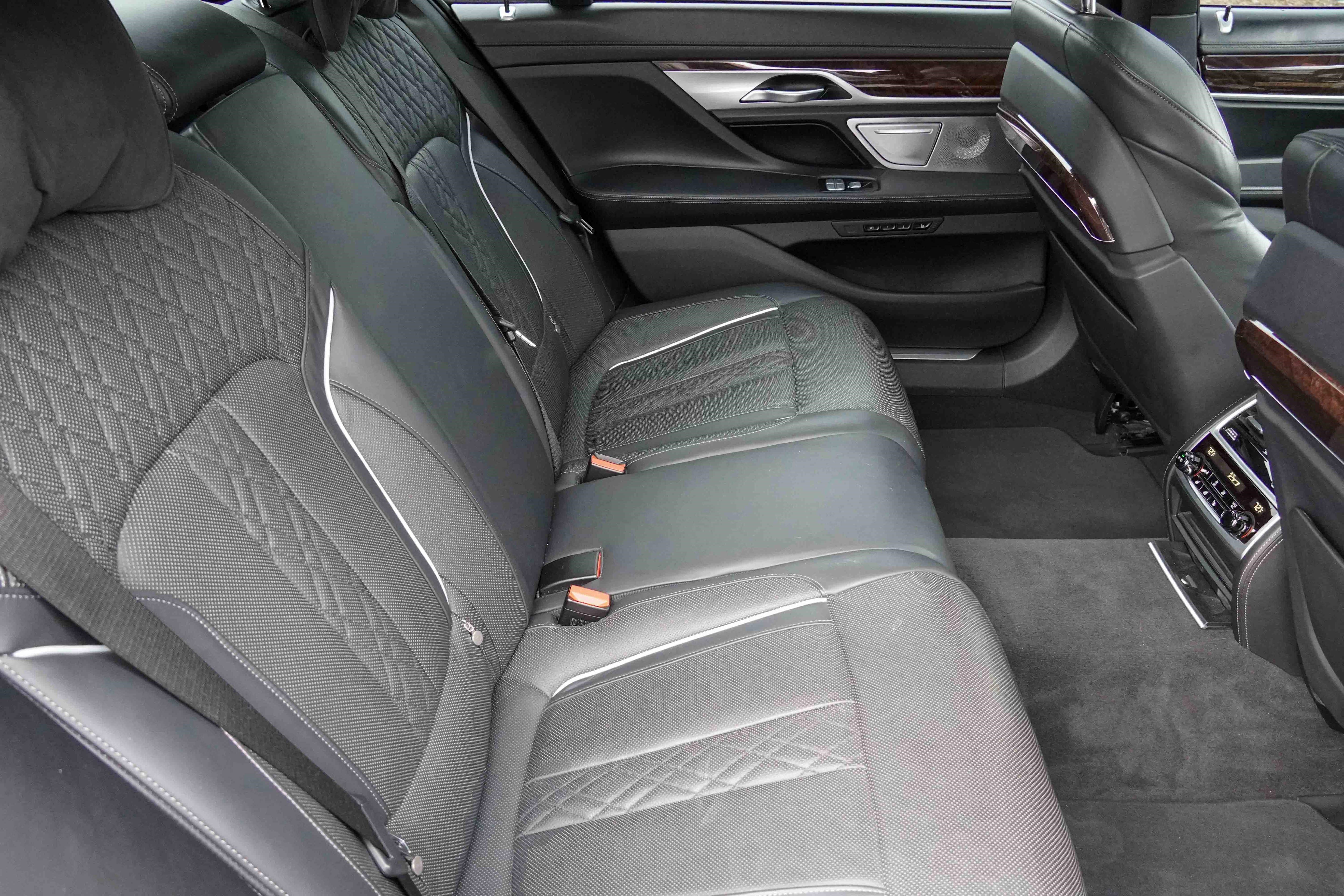 Used 2019 BMW 740i w/ Executive Package image 39