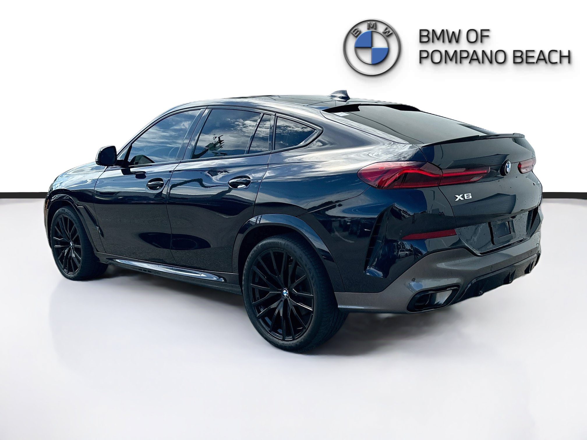 Used 2023 BMW X6 xDrive40i w/ M Sport Package AWD/4WD image 5