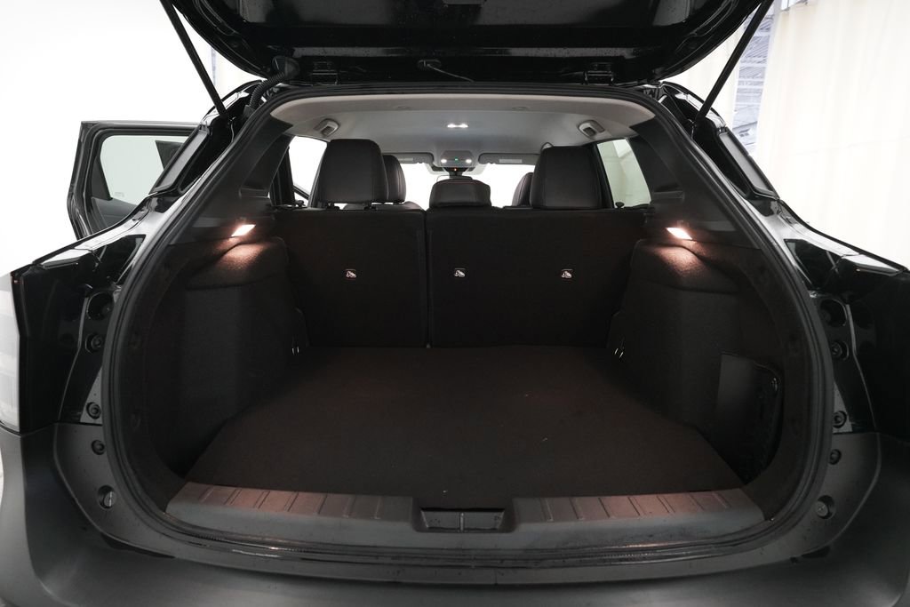 Certified 2026 Nissan Kicks SR w/ Cold Weather Package image 10