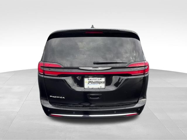 Used 2024 Chrysler Pacifica Touring-L FWD image 5