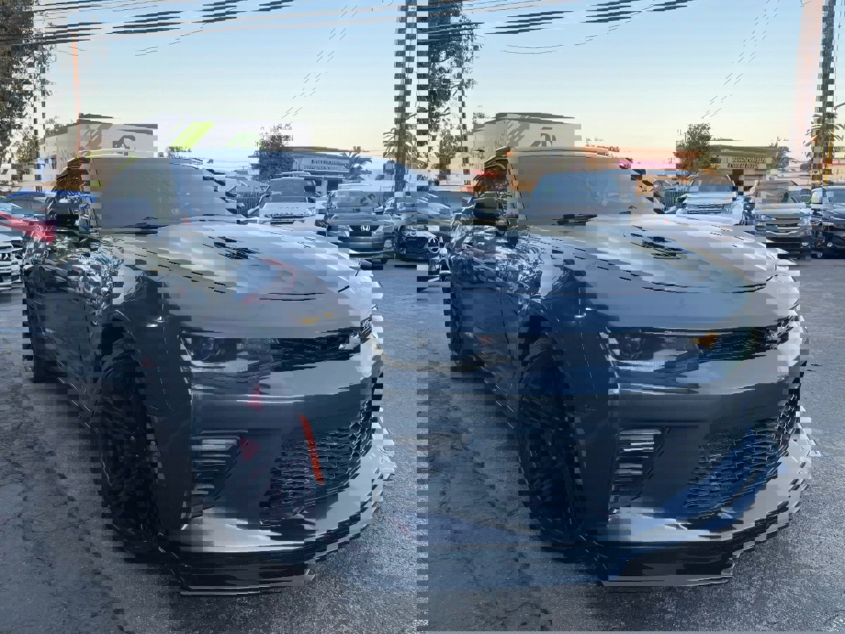 Used 2018 Chevrolet Camaro SS image 3