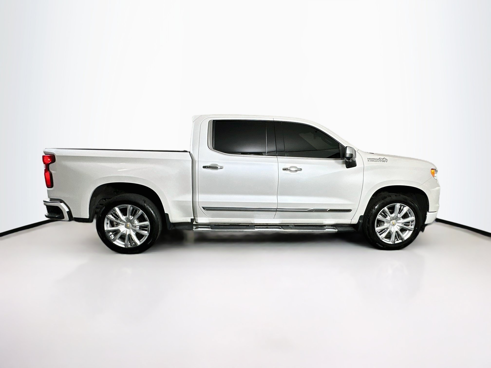 Used 2022 Chevrolet Silverado 1500 High Country w/ High Country Premium Package AWD/4WD image 10