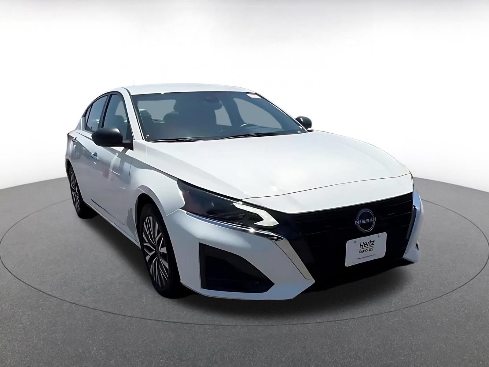 Used 2025 Nissan Altima 2.5 SV FWD image 3