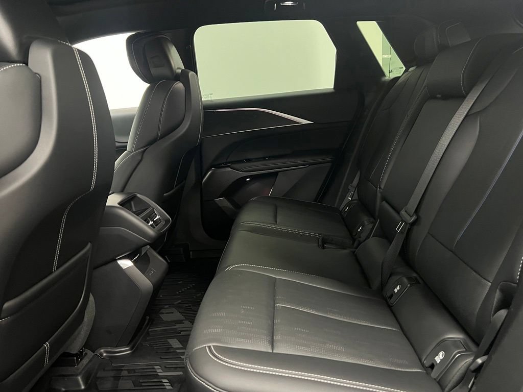 Used 2025 Cadillac Lyriq Luxury w/ LPO, Floor Liner Package AWD/4WD image 14