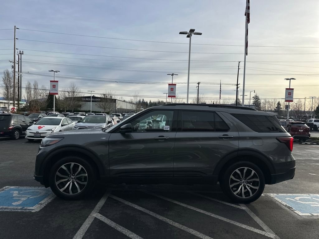 Used 2025 Ford Explorer ST-Line image 6