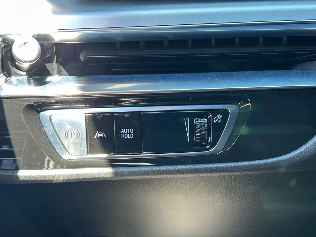 Used 2023 Cadillac Lyriq 2WD image 57