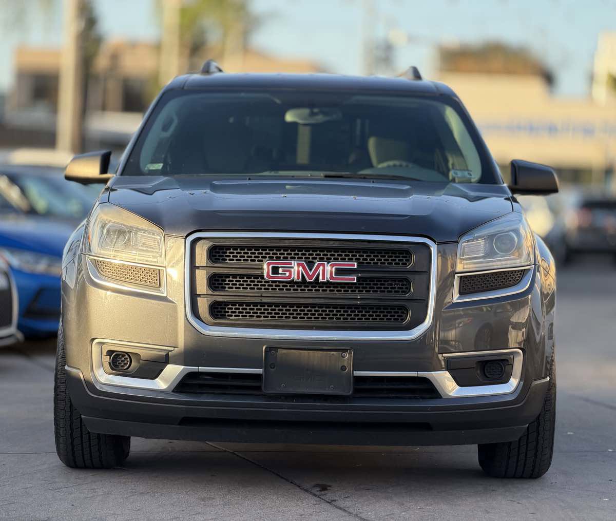 Used 2014 GMC Acadia SLE image 2