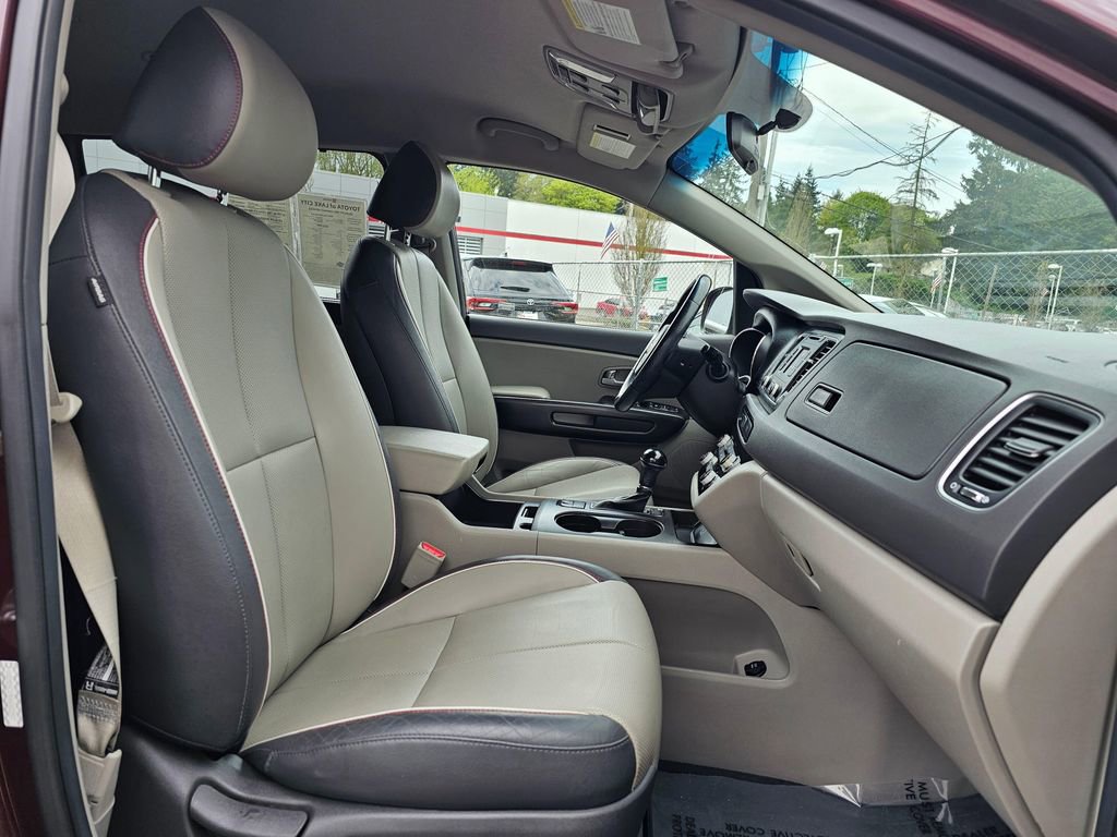 Used 2017 Kia Sedona LX w/ LX Essentials Premium Package FWD image 10