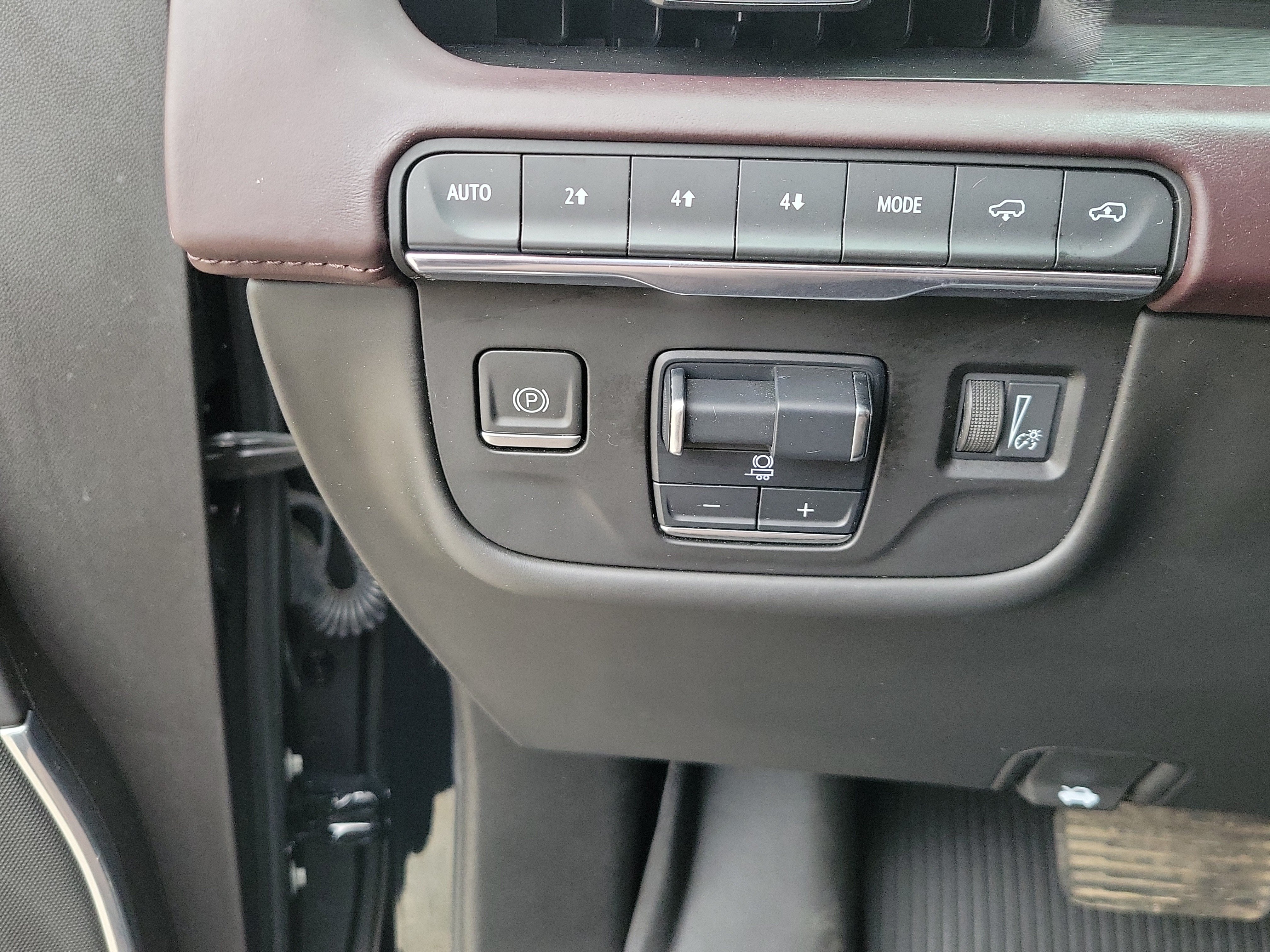 Certified 2024 Cadillac Escalade ESV Sport Platinum w/ LPO, ONYX Package AWD/4WD image 32