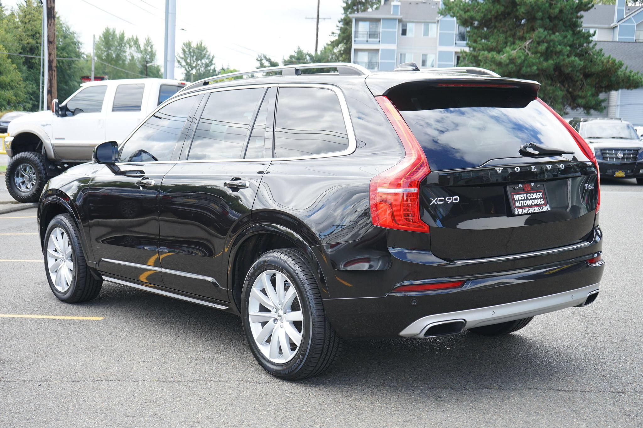 Used 2016 Volvo XC90 T6 Momentum w/ Momentum Plus Package AWD/4WD image 3