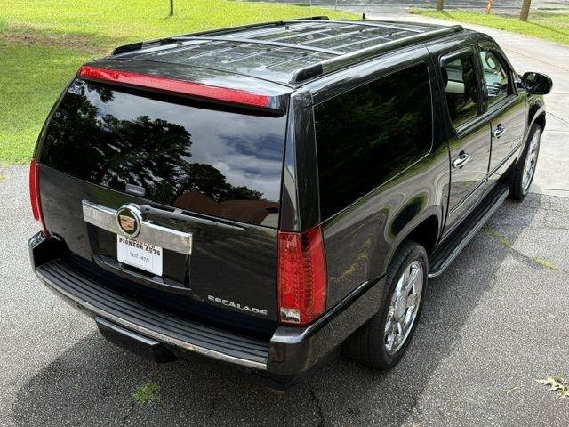 Used 2013 Cadillac Escalade ESV Luxury AWD/4WD image 4